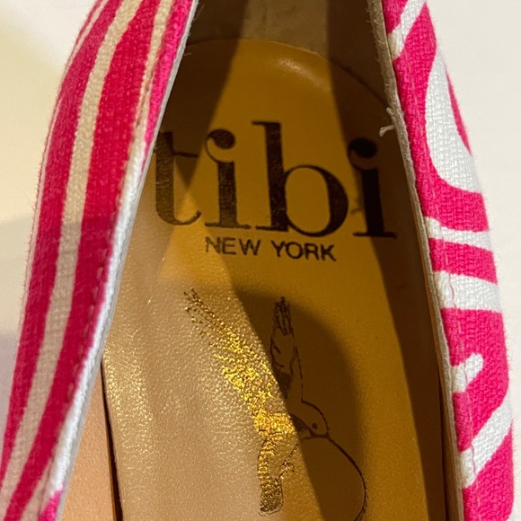 Tibi Hot Pink & White Swirl Canvas Square Toe Patent Leather Block Heel Sz 6.5 - Picture 4 of 5